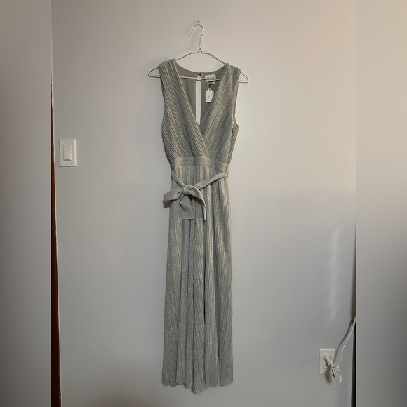 Saylor Metallic Silver Kori Jumpsuit Size Small - Picture 4 of 9